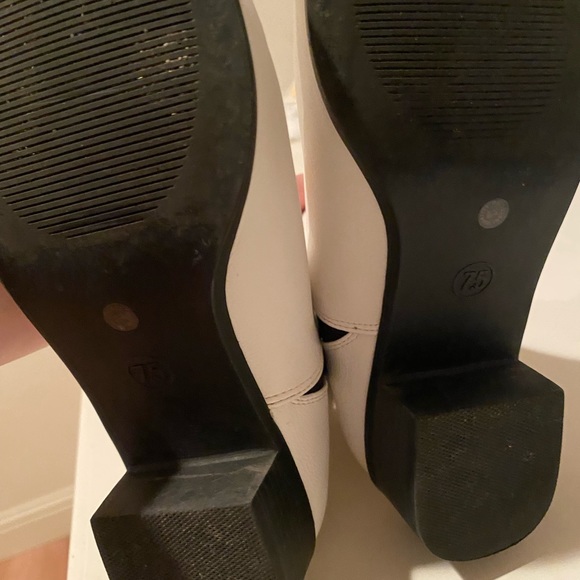 White boots - Picture 7 of 11